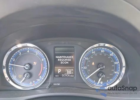 2018 Toyota Corolla Le z USA, uszkodzony, nr VIN 5YFBURHE2JP853055